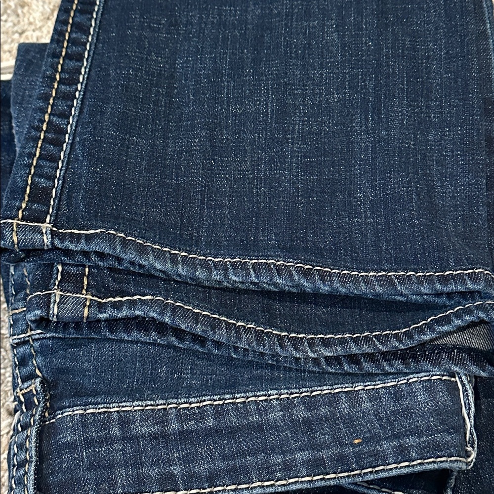 Kut from the Kloth Natalie Bootcut Jeans. Size 10 - Picture 8 of 10